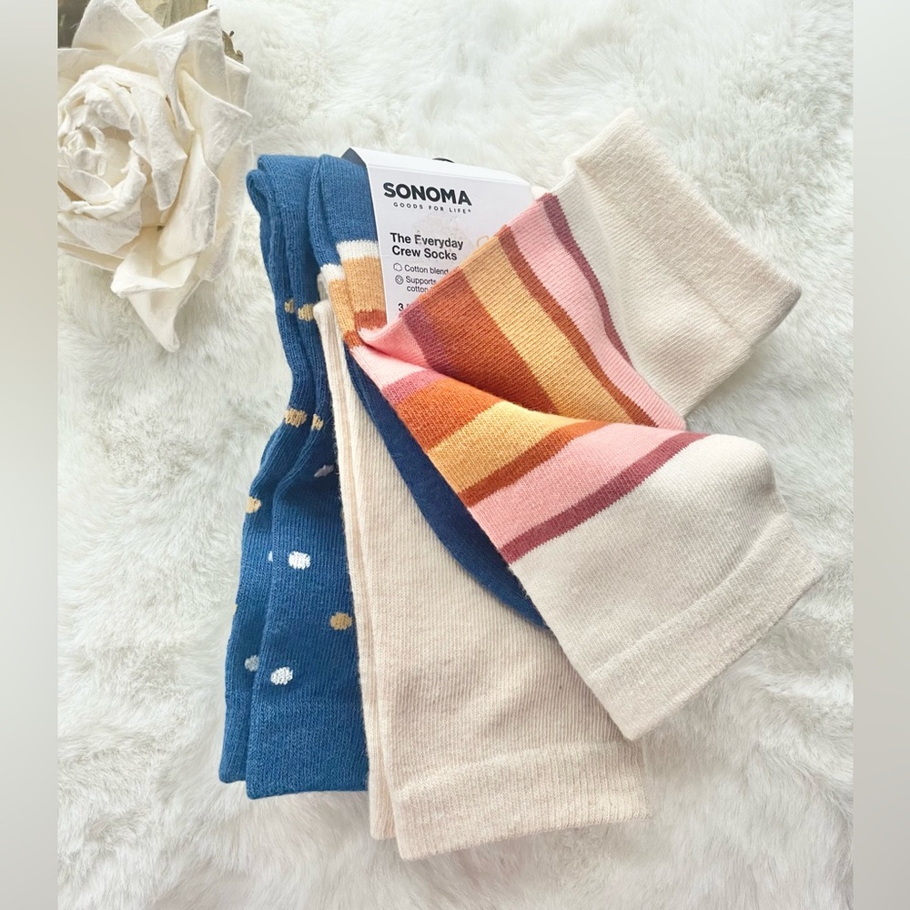 New with tags SONOMA 3 Pk EVERYDAY CREW SOCKS 2 Patterned (navy & cream) 1 Solid